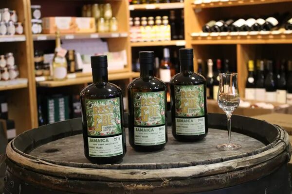 Rhum ambré REST & BE Thankful 2015 7ans - Jamaïque